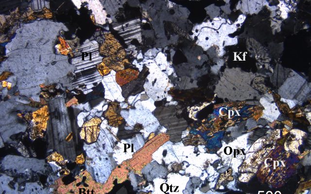 Petrografia Laboratório Arkad Monzogabro